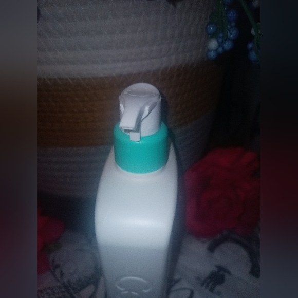**NEW** CeraVe (foaming facial cleanser) - Picture 6 of 9